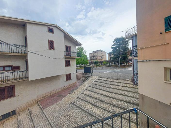 Image No.28-1 Bed Townhouse for sale