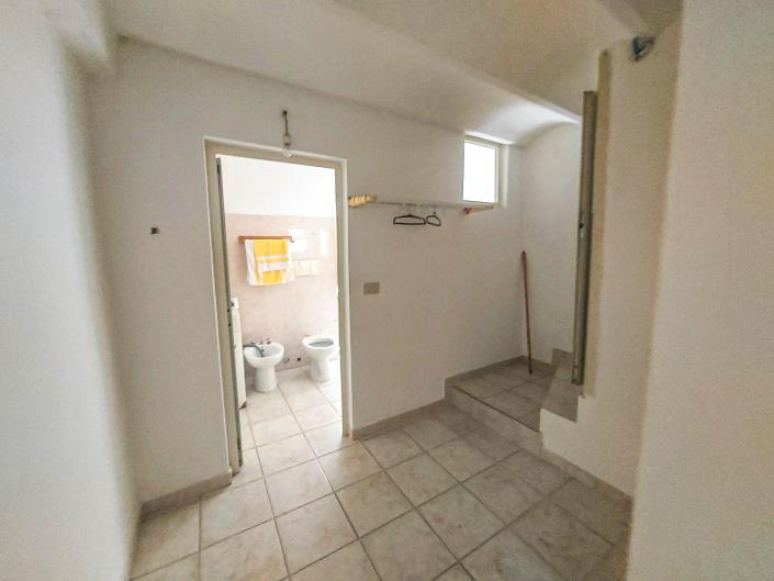 Image No.17-1 Bed Townhouse for sale