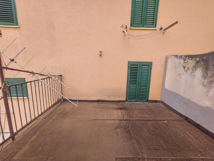 Image No.26-1 Bed Townhouse for sale