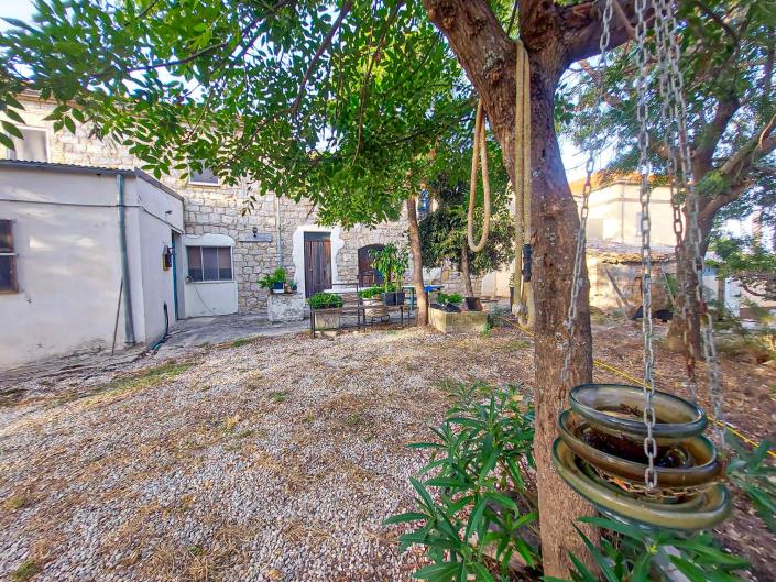 Image No.7-2 Bed Semi-Detached for sale