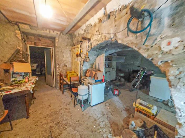 Image No.25-2 Bed Semi-Detached for sale