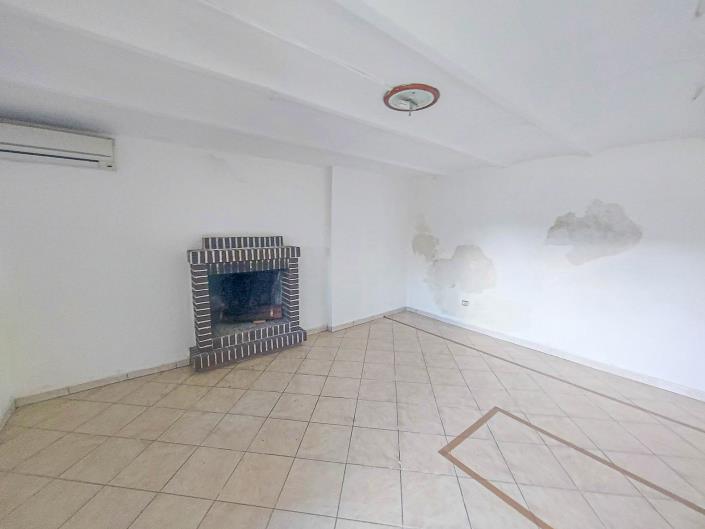 Image No.21-2 Bed Semi-Detached for sale