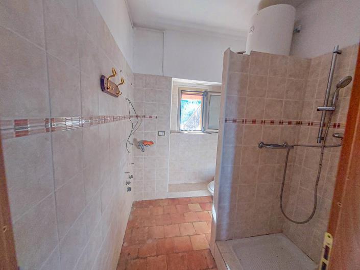 Image No.33-2 Bed Semi-Detached for sale