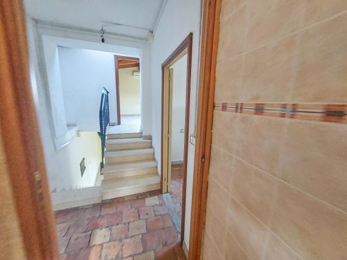 Image No.37-2 Bed Semi-Detached for sale