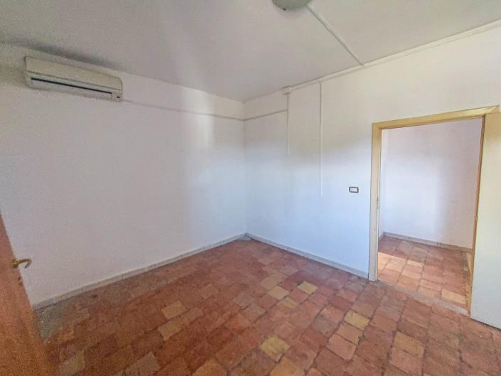 Image No.39-2 Bed Semi-Detached for sale