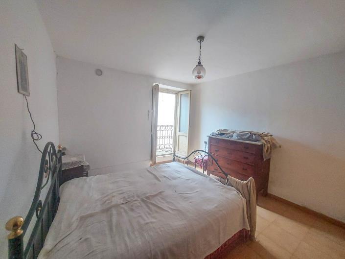 Image No.2-2 Bed Townhouse for sale