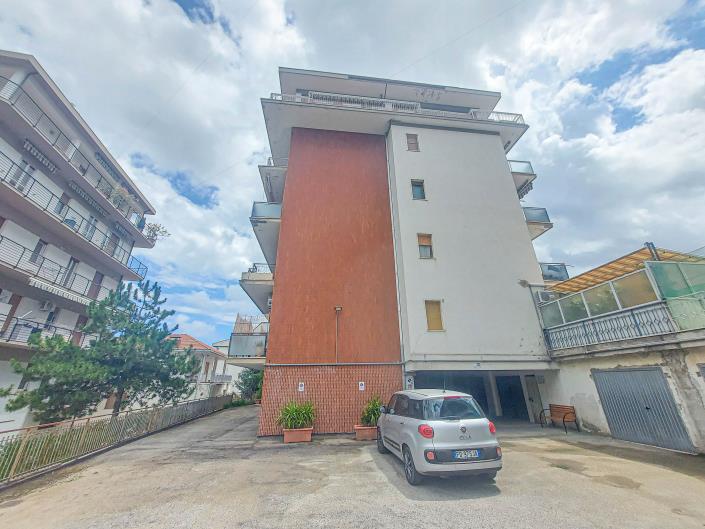 Image No.55-3 Bed Apartment for sale