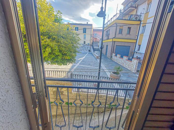 Image No.25-4 Bed Townhouse for sale