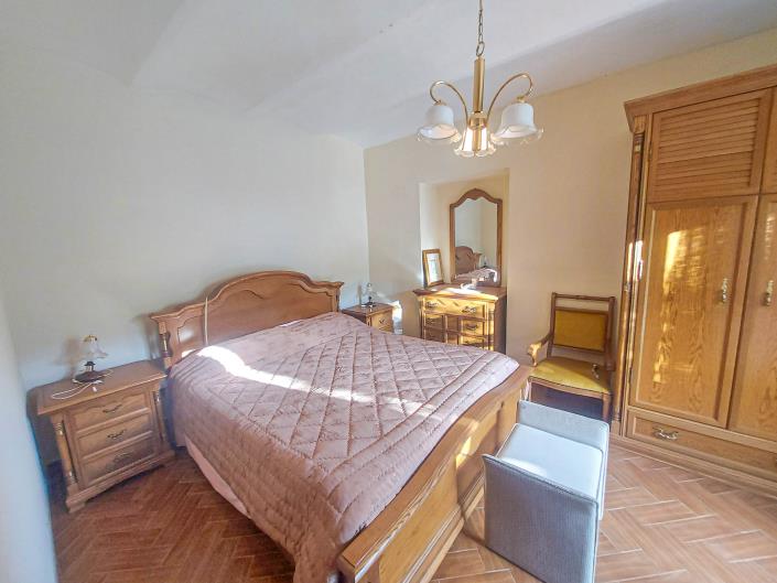 Image No.28-4 Bed Townhouse for sale