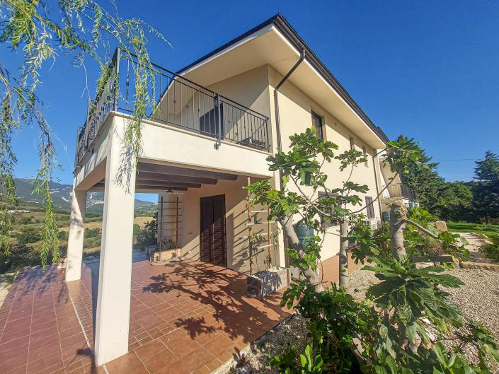 Image No.12-5 Bed Villa / Detached for sale