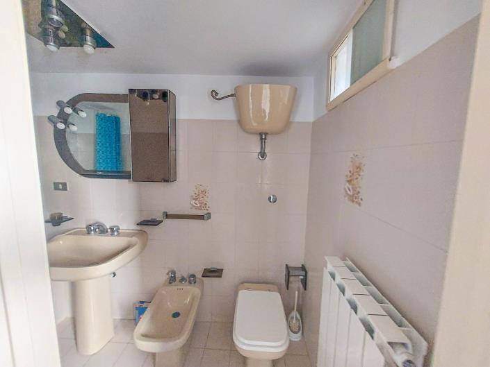 Image No.24-2 Bed Semi-Detached for sale