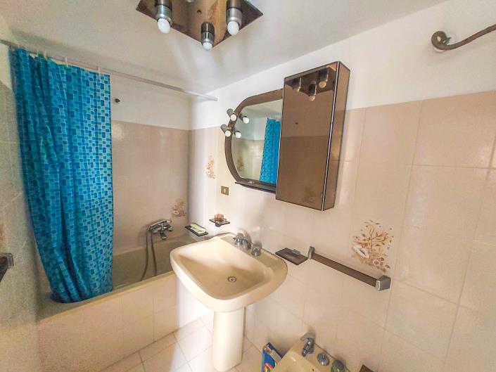 Image No.25-2 Bed Semi-Detached for sale