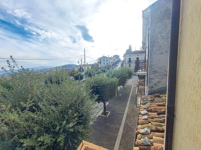 Image No.37-2 Bed Semi-Detached for sale