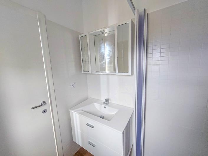 Image No.43-2 Bed Semi-Detached for sale