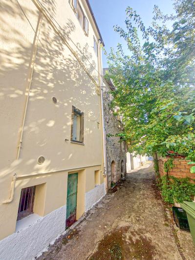 Image No.45-2 Bed Semi-Detached for sale