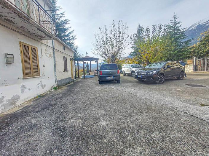 Image No.10-2 Bed Semi-Detached for sale