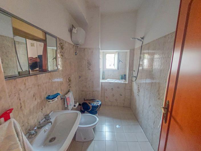 Image No.22-2 Bed Semi-Detached for sale