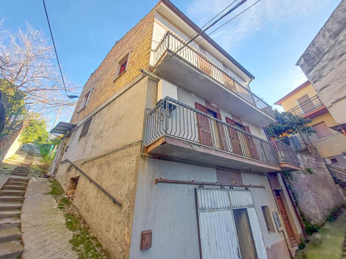 Image No.40-Maison de ville de 3 chambres à vendre à Bomba