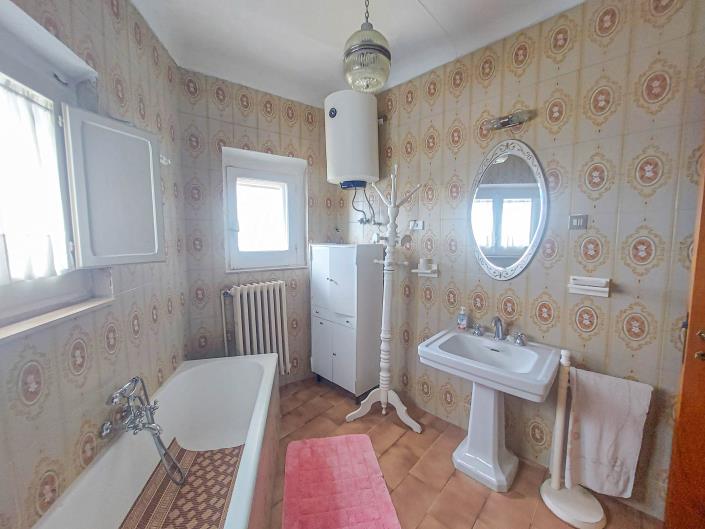 Image No.2-5 Bed Townhouse for sale