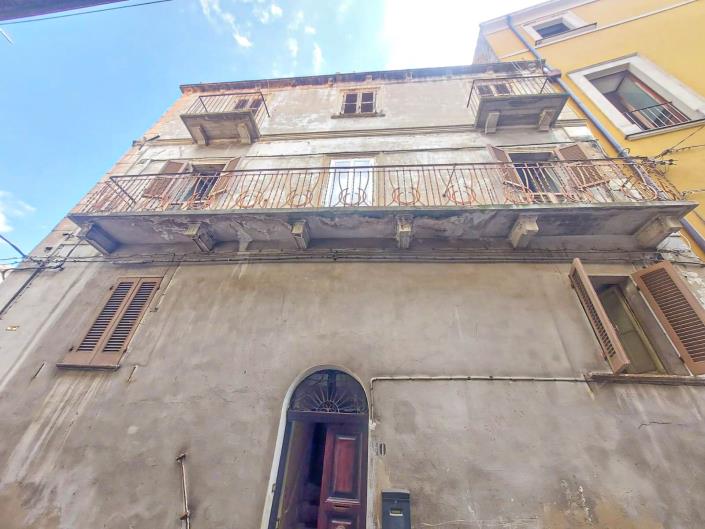 Image No.7-5 Bed Townhouse for sale