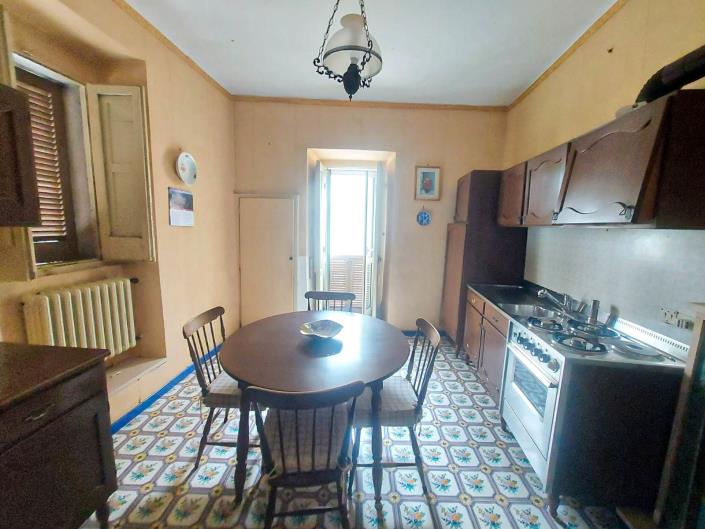 Image No.8-5 Bed Townhouse for sale