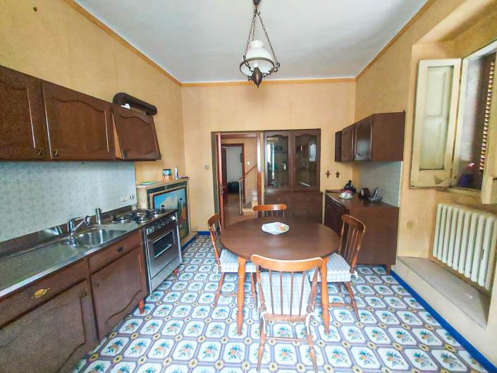 Image No.10-5 Bed Townhouse for sale