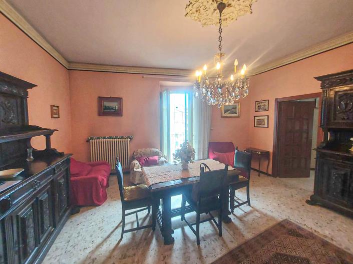 Image No.11-5 Bed Townhouse for sale