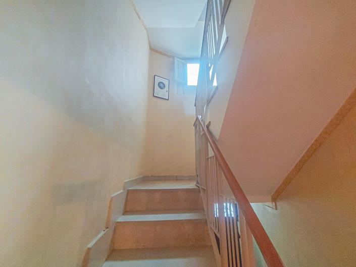 Image No.18-5 Bed Townhouse for sale