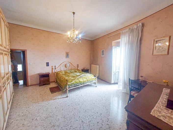 Image No.29-5 Bed Townhouse for sale