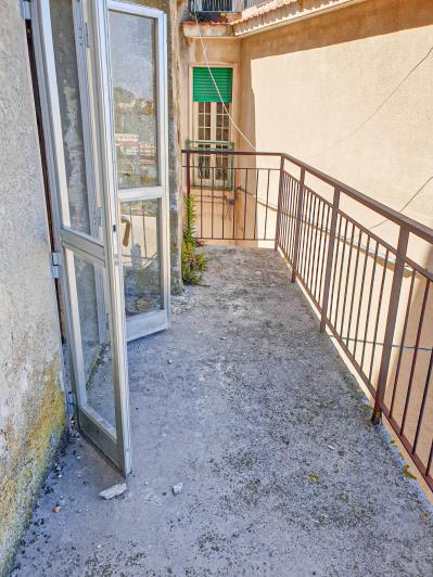 Image No.38-5 Bed Townhouse for sale