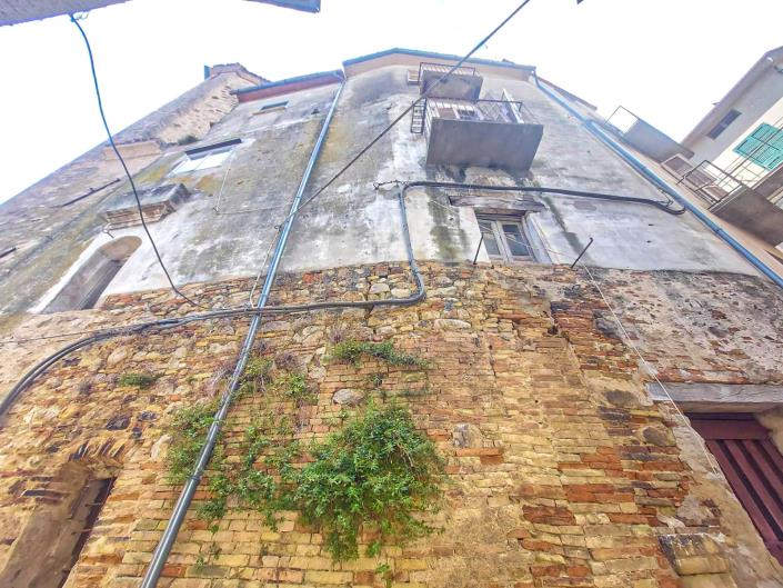 Image No.52-5 Bed Townhouse for sale