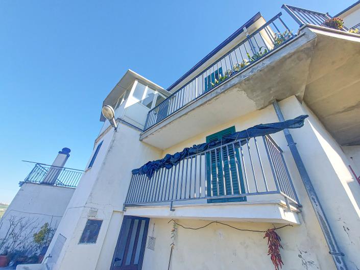 Image No.12-4 Bed Townhouse for sale