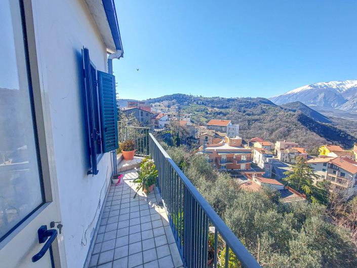 Image No.17-4 Bed Townhouse for sale