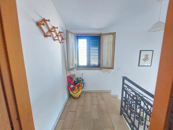 Image No.26-4 Bed Townhouse for sale