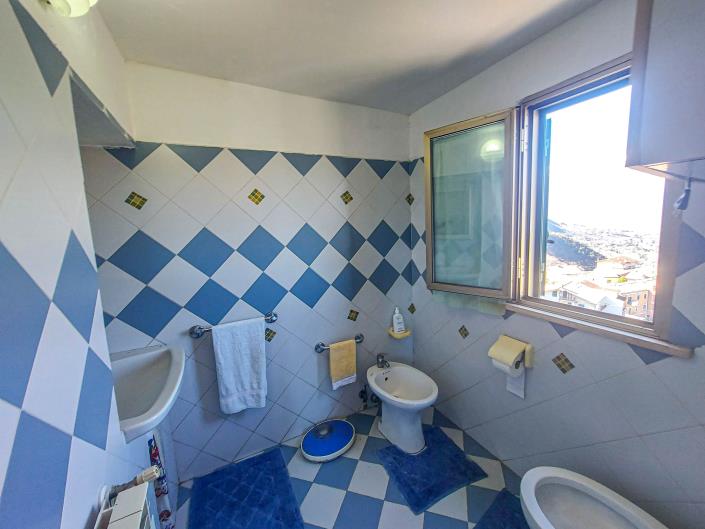 Image No.31-4 Bed Townhouse for sale