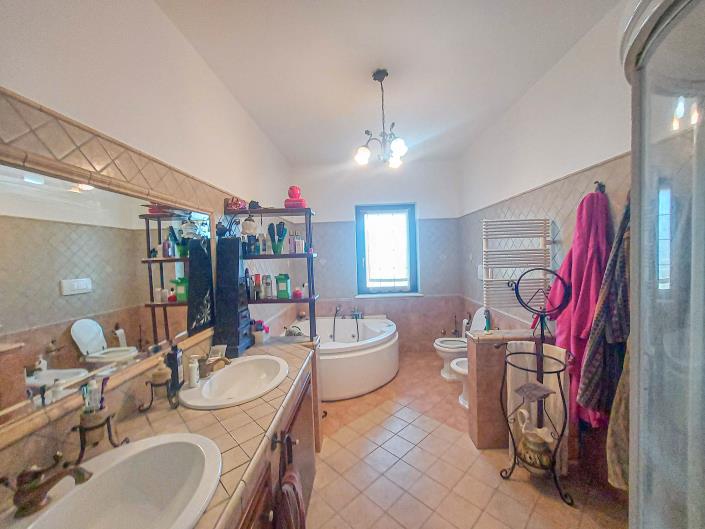 Image No.33-2 Bed Villa for sale