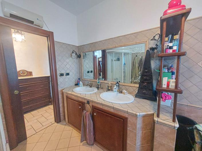 Image No.35-2 Bed Villa for sale