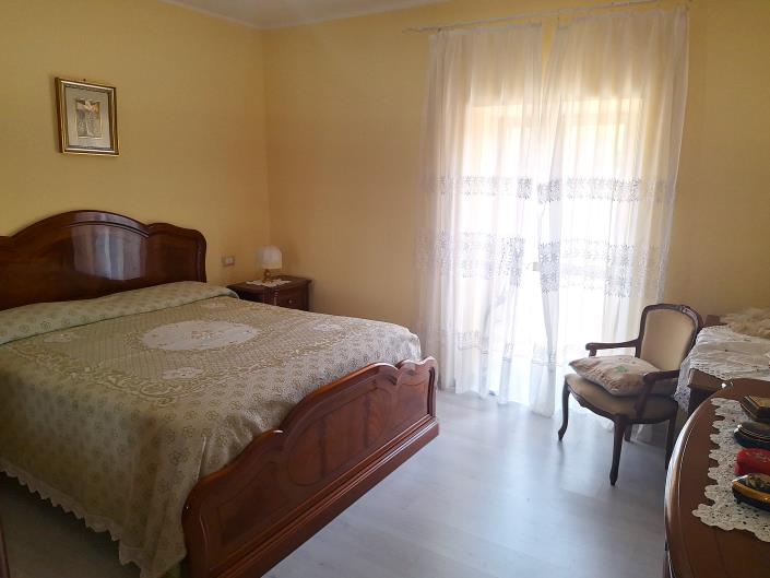 Image No.12-3 Bed Villa / Detached for sale