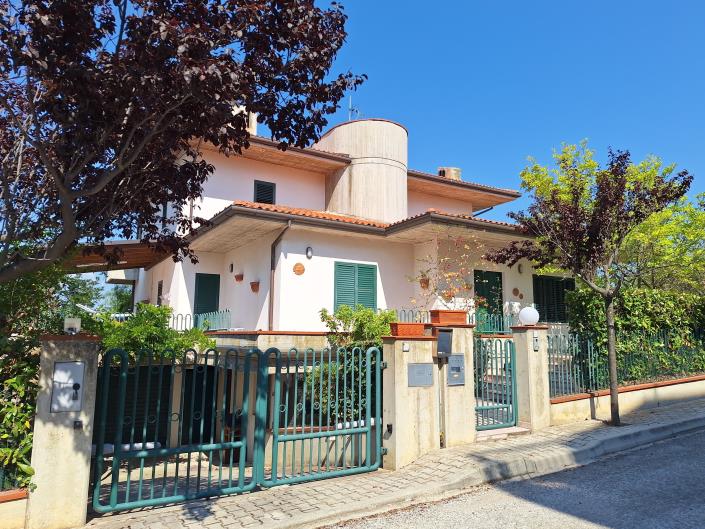 Image No.2-3 Bed Villa / Detached for sale