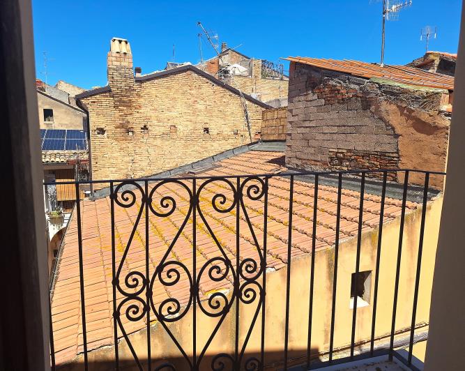 Image No.18-2 Bed Semi-Detached for sale