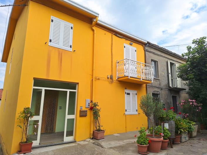 Image No.16-5 Bed Townhouse for sale