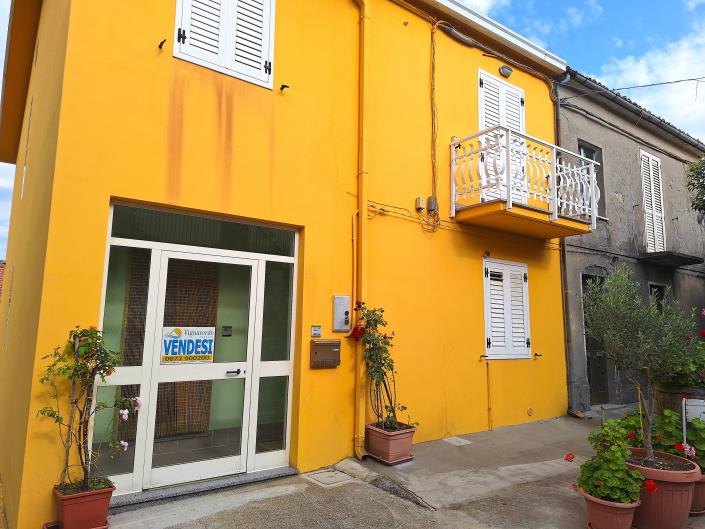 Image No.15-5 Bed Townhouse for sale