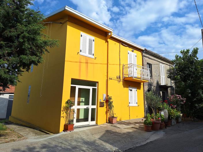 Image No.2-5 Bed Townhouse for sale