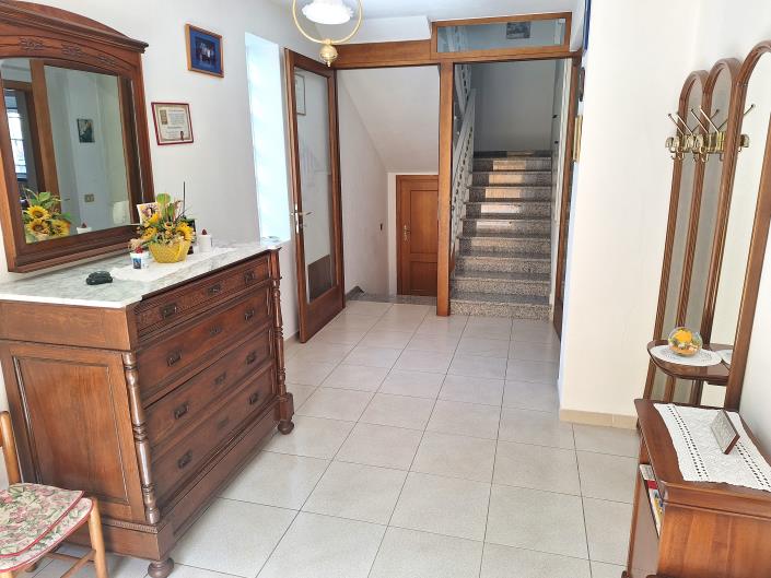 Image No.6-5 Bed Townhouse for sale