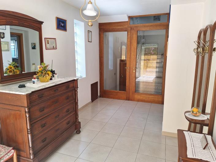 Image No.5-5 Bed Townhouse for sale