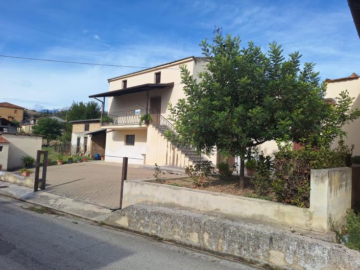 Image No.2-Maison / Villa de 2 chambres à vendre à Casoli