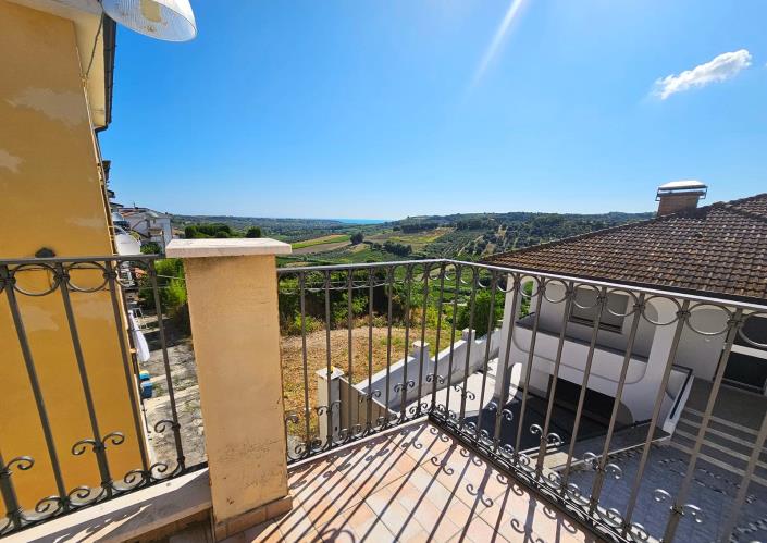 Image No.25-3 Bed Semi-Detached for sale