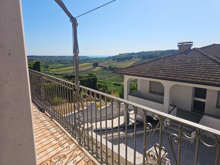 Image No.24-3 Bed Semi-Detached for sale