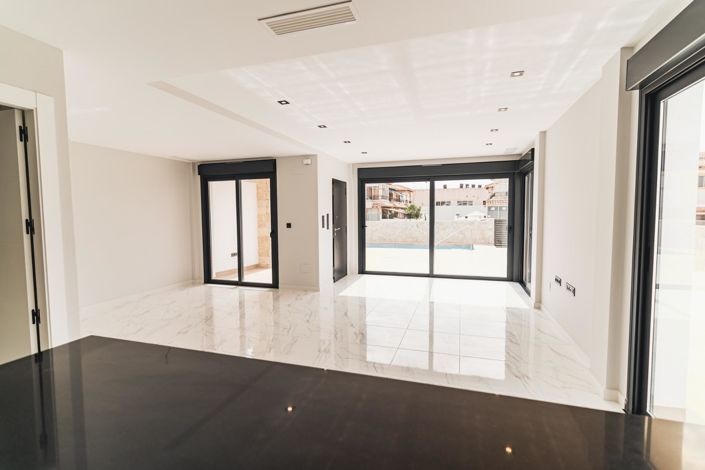 Image No.10-Villa de 4 chambres à vendre à Orihuela Costa