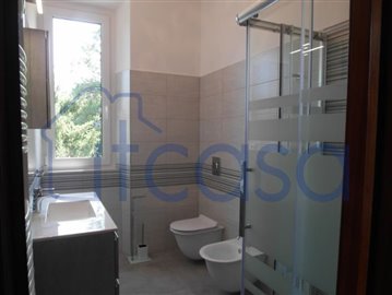 19-07-26-CM142-bathroom